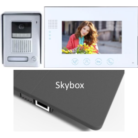 Classic 4-wire, surface mount video doorphone & keypad + 7 inch white intercom monitor + skybox